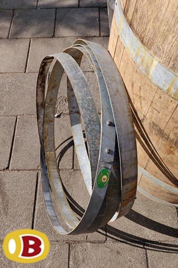Regenton / wijnvat ringen beschikbaar voor biedingen