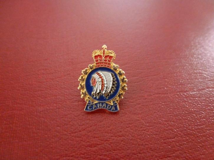 Speldje / pin / button uit Canada indiaan, Verzamelen, Speldjes, Pins en Buttons, Zo goed als nieuw, Speldje of Pin, Stad of Land