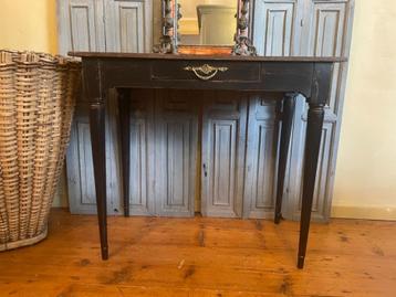 Side Table Wandtafel Muurtafeltje Frans beschikbaar voor biedingen