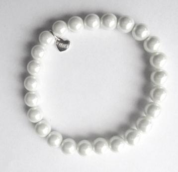 Zinzi Witte glas parel armband met zilveren hart bedeltje beschikbaar voor biedingen