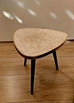 Vintage tafeltje.  Formica blad ., Huis en Inrichting, Ophalen of Verzenden, Zo goed als nieuw, Rond, Minder dan 55 cm