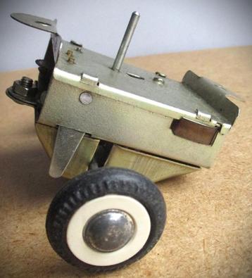 Motor~Antiek opwind motortje voor zelf bouwen auto~Meccano ? beschikbaar voor biedingen