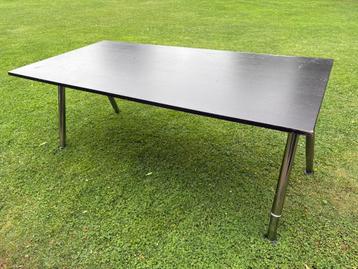 Bureau beschikbaar voor biedingen