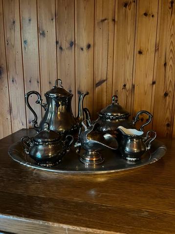 Verzilverd Porselein Set beschikbaar voor biedingen