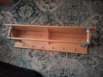 Wandkapstok met steiger elementen beschikbaar voor biedingen