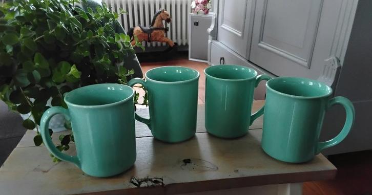 Vintage mokken - bekers - mintgroen - groen - 4 stuks, Huis en Inrichting, Keuken | Servies, Zo goed als nieuw, Kop(pen) en/of Schotel(s)