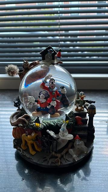 Disney halloween snowglob beschikbaar voor biedingen
