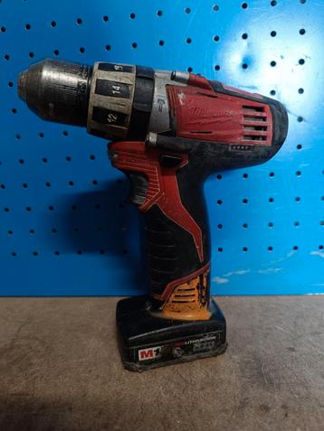 Milwaukee M12 accu boormachine inclusief accu beschikbaar voor biedingen