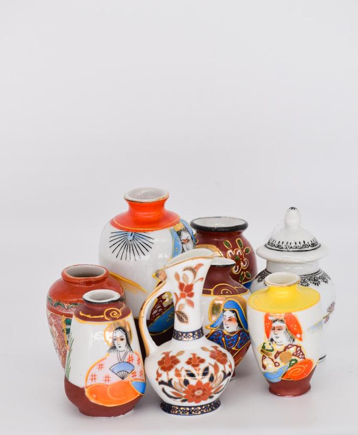 Collectie 8 miniatuur porselein potten Dragon Satsuma, Antiek en Kunst, Antiek | Porselein, Verzenden