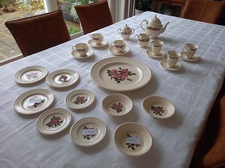Wedgwood Briar Rose 9 persoons koffie, thee en gebakservies, Huis en Inrichting, Keuken | Servies, Zo goed als nieuw, Compleet servies