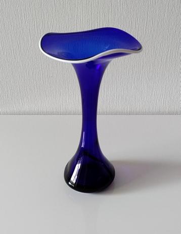 VINTAGE KOBALTBLAUWE GLAZEN ART NOUVEAU VAAS beschikbaar voor biedingen