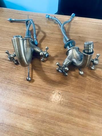2 koperen kranen  beschikbaar voor biedingen