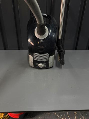 Miele stofzuiger c1 beschikbaar voor biedingen