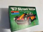 Monogram bouwdoos “ Street-Vette ‘57”-vintage-sealed, Ophalen of Verzenden, Nieuw, Groter dan 1:32, Auto