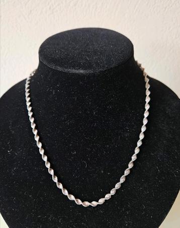 Zilveren ketting gedraaid. Italy 925, lengte 45,5 cm beschikbaar voor biedingen