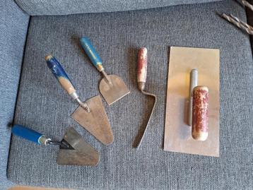 Metsel gereedschap, troffel, bandtroffel, voegspijker, enz beschikbaar voor biedingen