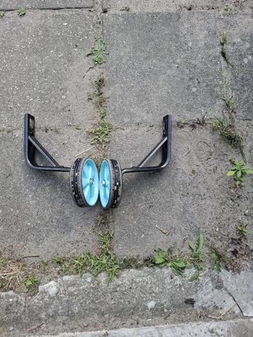 Een paar maanden oude fiets, helemaal functioneel en in uits beschikbaar voor biedingen