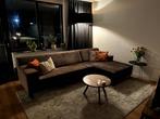 Luxe bruine velvet hoekbank (zgan) - Stijlvol en comfortabel, Huis en Inrichting, Banken | Bankstellen, 250 tot 300 cm, Metaal