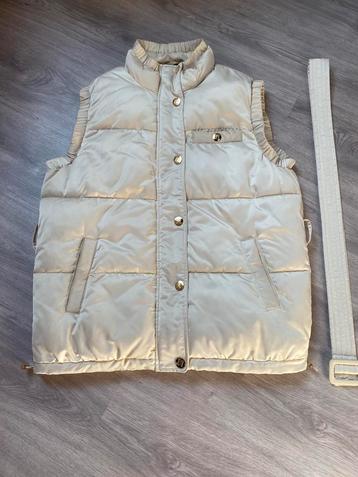 Creme bodywarmer met gouden knopen van Nikkie beschikbaar voor biedingen