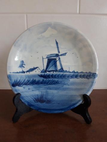Te koop: Delft blauw (wand-)bord met molen in polder/weiland beschikbaar voor biedingen