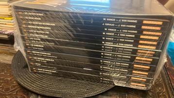 SPLINTERNIEUW/ BOX MET 18 hardcovers + extra’s SERIE XIII beschikbaar voor biedingen