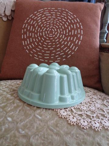 Brocante Pastel Groene Puddingvorm van Regout ** Mimosa ** beschikbaar voor biedingen