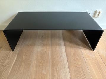 Vintage Salontafel Zwart Glas beschikbaar voor biedingen