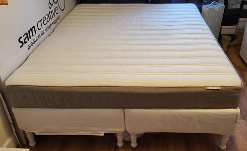 Boxspring +  matras, Huis en Inrichting, Slaapkamer | Boxsprings, Zo goed als nieuw, 160 cm, 200 cm, Tweepersoons, Wit, Grijs