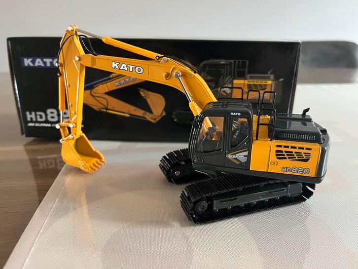 Kato HD 820-7 rupskraan Nieuw, Hobby en Vrije tijd, Modelauto's | 1:50, Nieuw, Hijskraan, Tractor of Landbouw, Overige merken