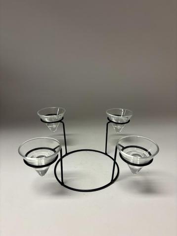 Stalen frame met 4 glazen windlichtjes  beschikbaar voor biedingen