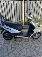 Witte Piaggio Fly / bouwjaar 10-2014 / KM-stand 17401, Ophalen, Piaggio, Gebruikt, Benzine