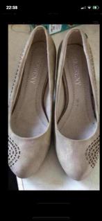 Beige pumps van Kerény .Maat 37, Ophalen, Zo goed als nieuw, Beige, Pumps