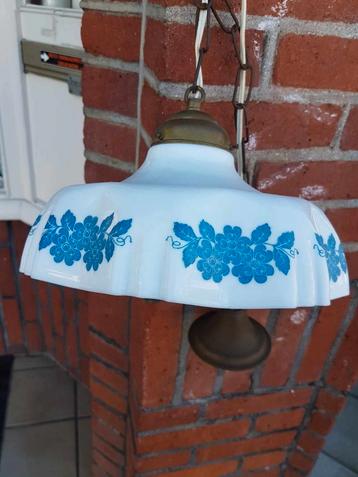 Vintage hanglamp melkglas met bloemmotief beschikbaar voor biedingen