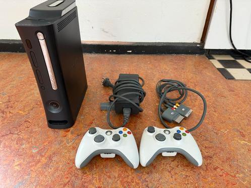 Xbox 360 Console + 2 Controllers, Spelcomputers en Games, Games | Xbox 360, Gebruikt, Overige genres, 1 speler, Vanaf 7 jaar, Eén computer