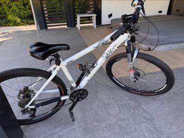 Specialized vrouwen mtb beschikbaar voor biedingen