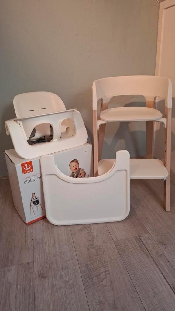 Stokke Steps kinderstoel - Complete Set, Kinderen en Baby's, Kinderstoelen, Zo goed als nieuw, Meegroeistoel, Afneembaar eetblad