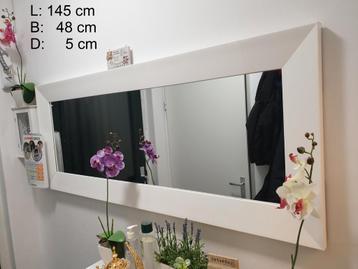 Grote Rechthoekige Spiegel met Witte Lijst beschikbaar voor biedingen