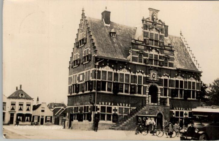 Stadhuis Klundert Newo stijl fotokaart jaren 30, Verzamelen, Ansichtkaarten | Nederland, Gelopen, Noord-Brabant, 1920 tot 1940