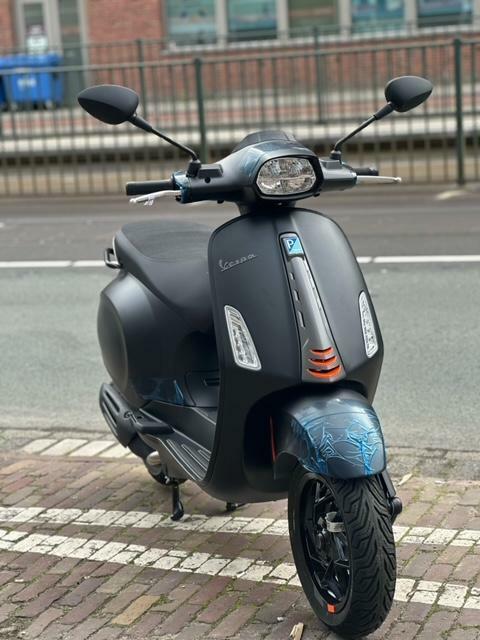 Vespa SPRINT S 2025 NIEUW MODEL 45KM INCLUSIEF BUNDELPAKKET, Fietsen en Brommers, Brommers | Vespa, Nieuw, Overige modellen