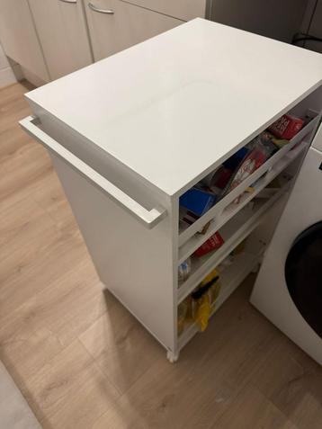 Witte trolley - 50x79x38 cm - op wielen beschikbaar voor biedingen