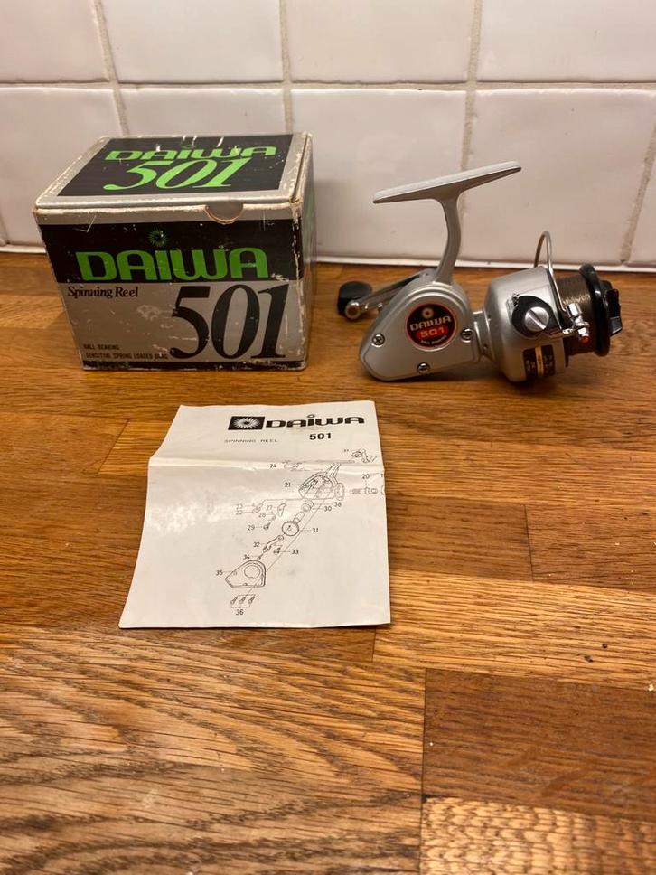 Daiwa 501 inclusief doos met papieren nieuwstaat, Watersport en Boten, Hengelsport | Algemeen, Zo goed als nieuw, Molen, Ophalen of Verzenden