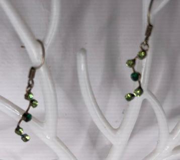 ZILVERKLEURIG ZIGZAG OORBELLEN beschikbaar voor biedingen