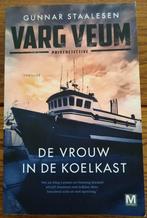 Boek De vrouw in de koelkast van Gunnar Staalesen, Boeken, Gelezen, Ophalen of Verzenden, Nederland