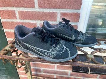 Nike Zaalschoenen voetbalschoenen maat 35 beschikbaar voor biedingen