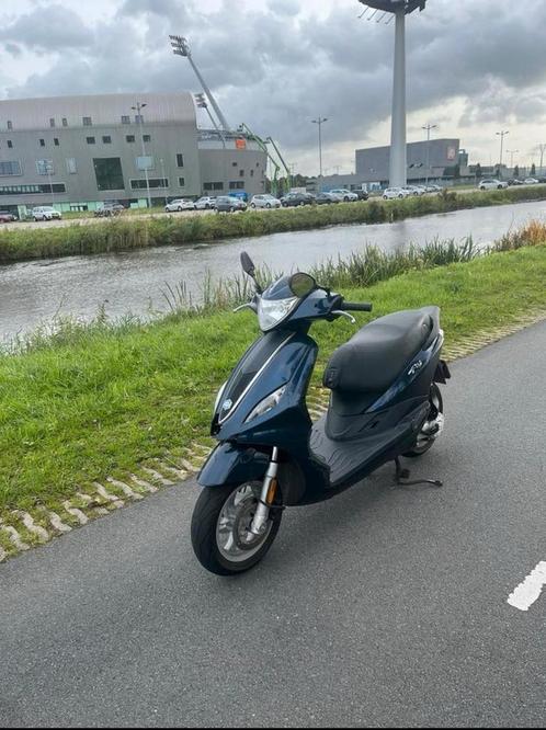 Piaggio Fly 2015, Fietsen en Brommers, Scooters | Piaggio, Gebruikt, Fly, Maximaal 45 km/u, Benzine, Ophalen