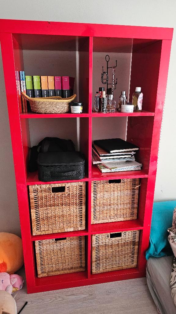 Ikea kast rood Kallax, incl 4 manden! Bieden vanaf 20 euro., Huis en Inrichting, Kasten | Boekenkasten, Gebruikt, 50 tot 100 cm