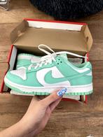 Nike Dunk Low - Green Glow - 38.5 / W7.5, Kleding | Dames, Schoenen, Nieuw, Groen, Nike, Ophalen of Verzenden