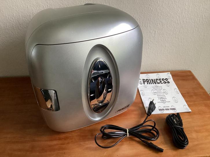 Princess klein koelkastje-  nieuwstaat, Witgoed en Apparatuur, Koelkasten en IJskasten, Zo goed als nieuw, Zonder vriesvak, Minder dan 75 liter