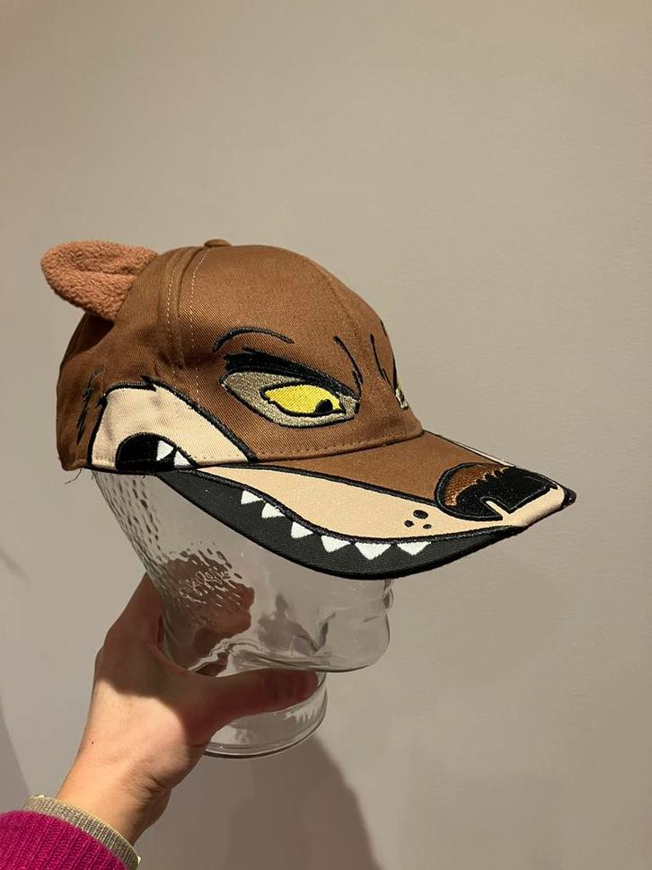 Pet cap boze wolf uit de efteling sprookjesboom exclusief, Verzamelen, Efteling, Zo goed als nieuw, Kleding, Ophalen of Verzenden