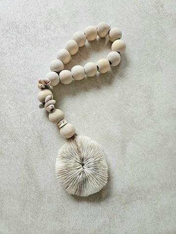 Decoratie hanger met koraal 2 uit Bali beschikbaar voor biedingen